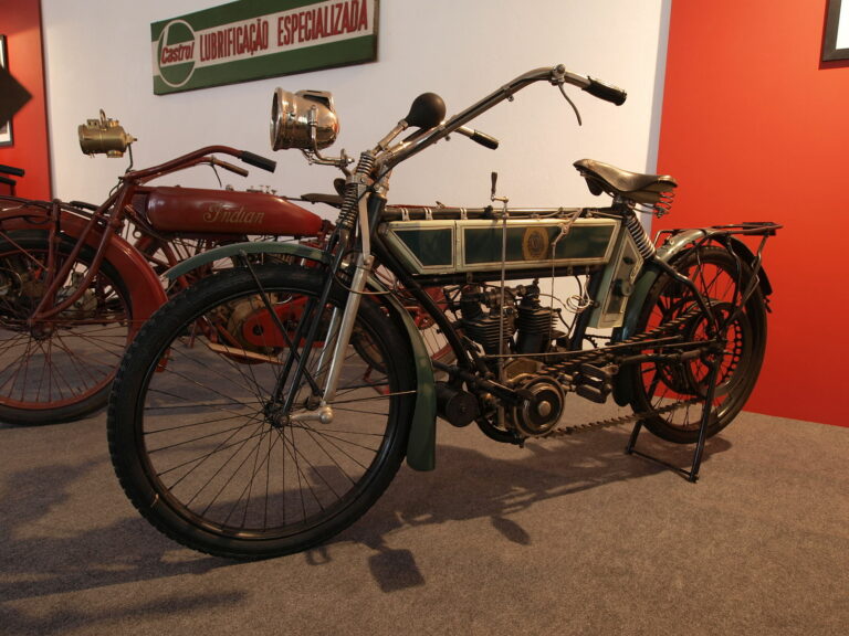 1911 NSU with "monoshock"behind seat. Image credit creative commons.